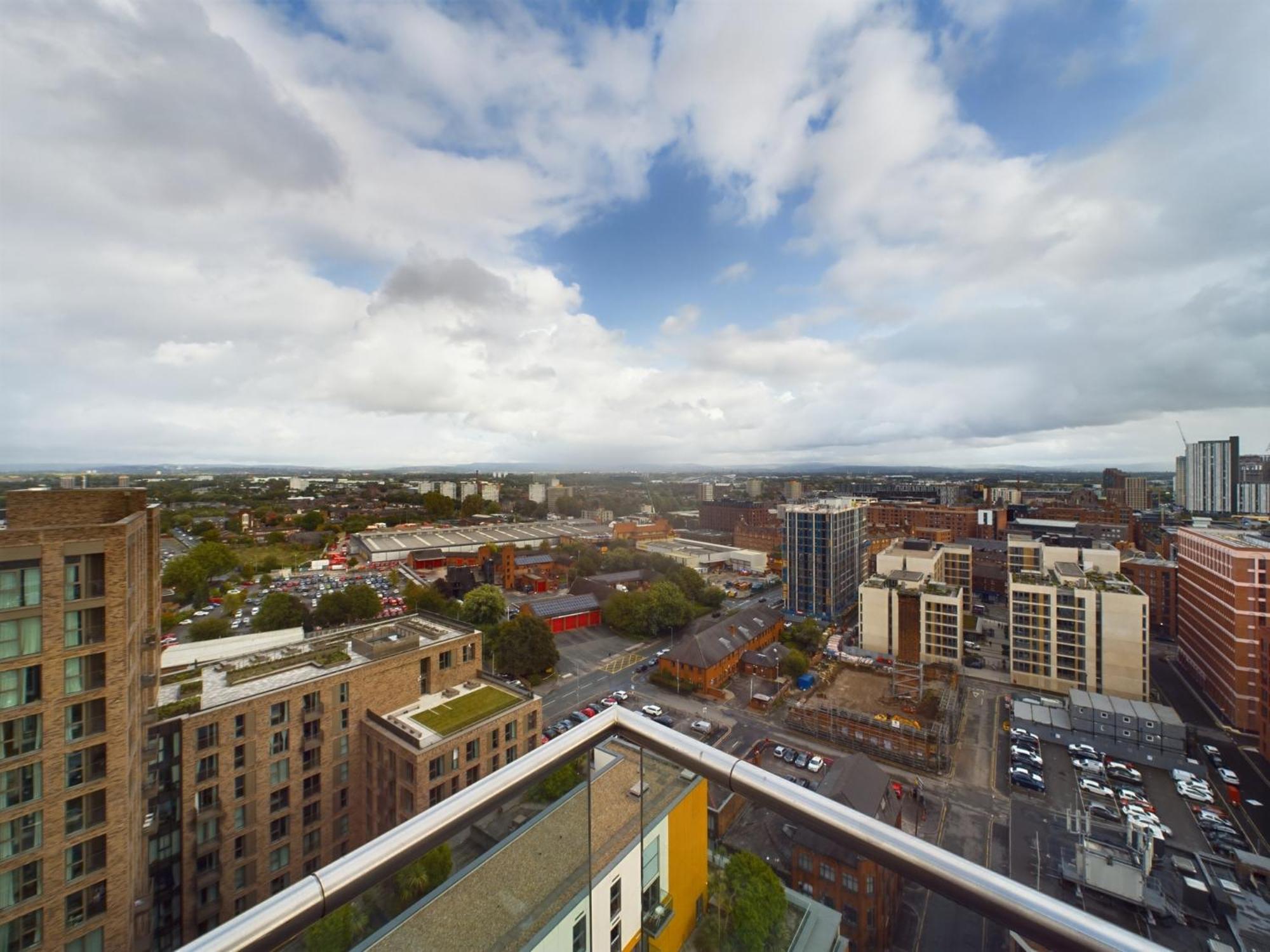 Amazing Skyline Views 3br Duplex With Free Parking Manchester