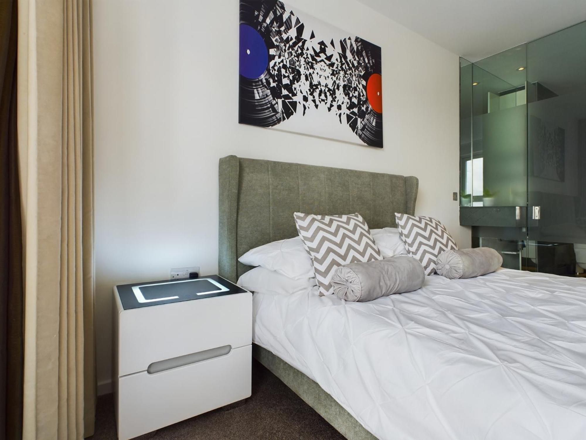 Amazing Skyline Views 3br Duplex With Free Parking Apartment